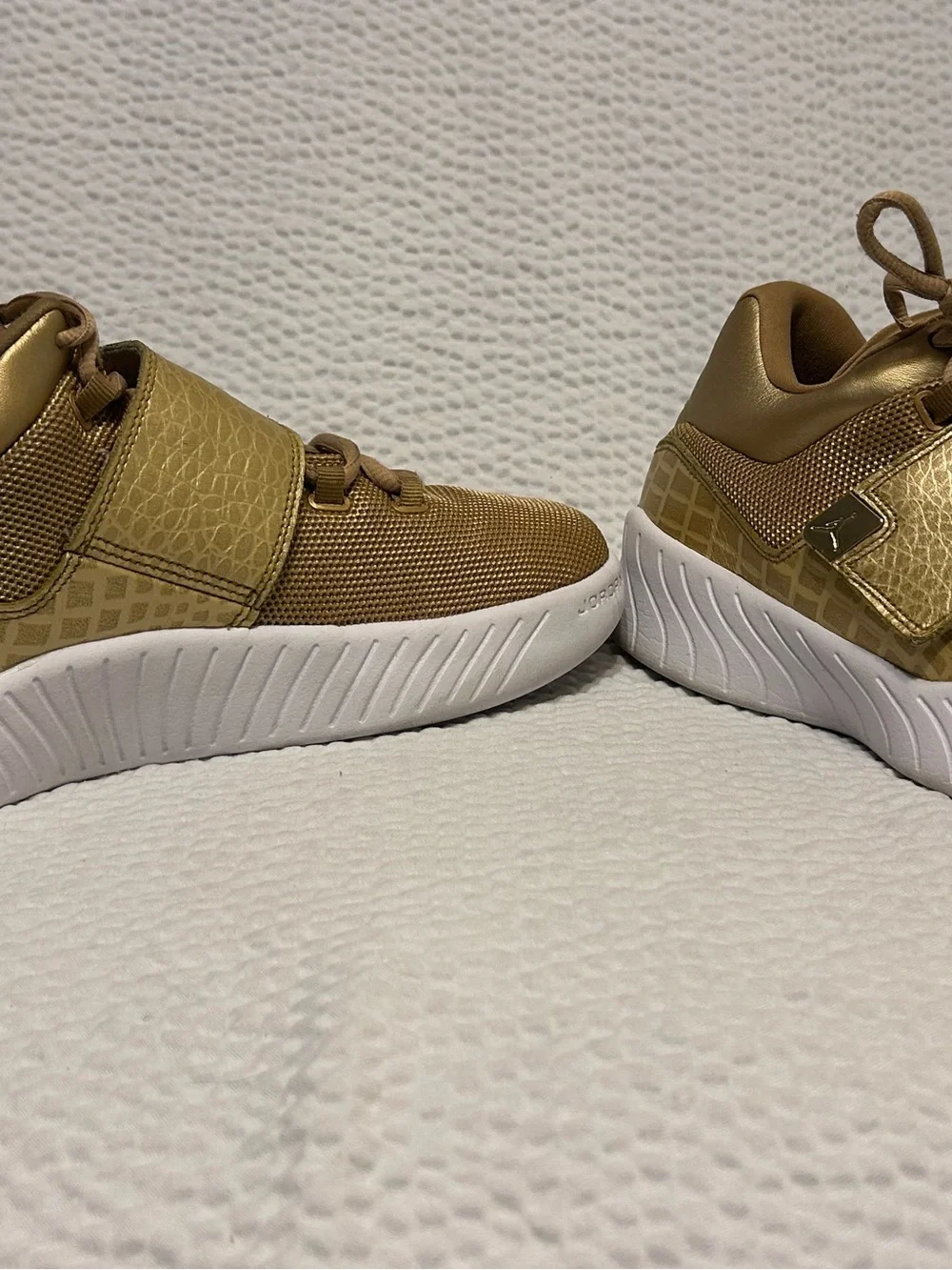 Jordan mens Metallic Gold Strap Sneakers